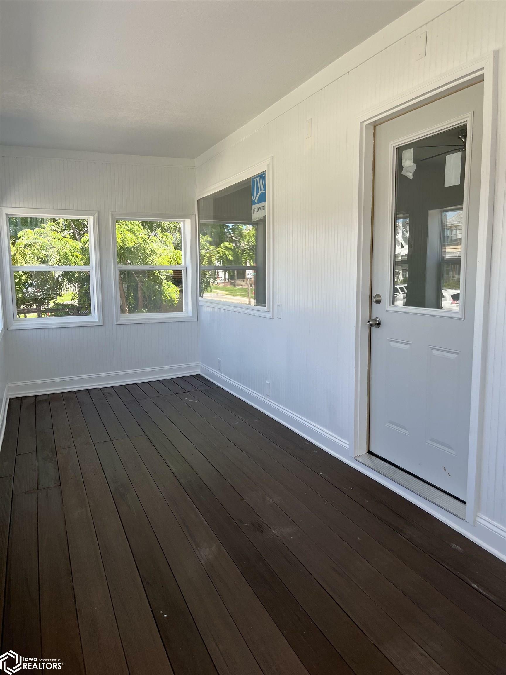 Property Photo: 608 W State Street IA 50158