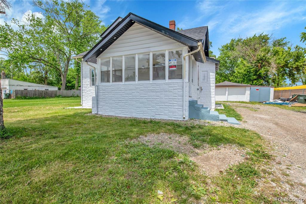 Property Photo: 134 W Auburn Road MI 48307 5001
