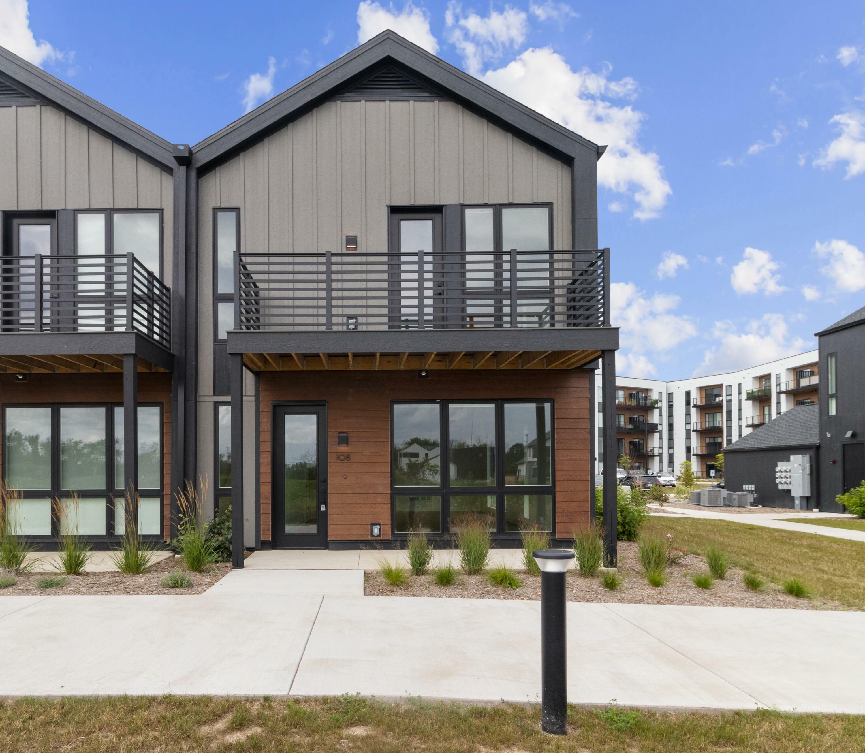 Property Photo: 4163 E Hemlock Dr 108 WI 53154