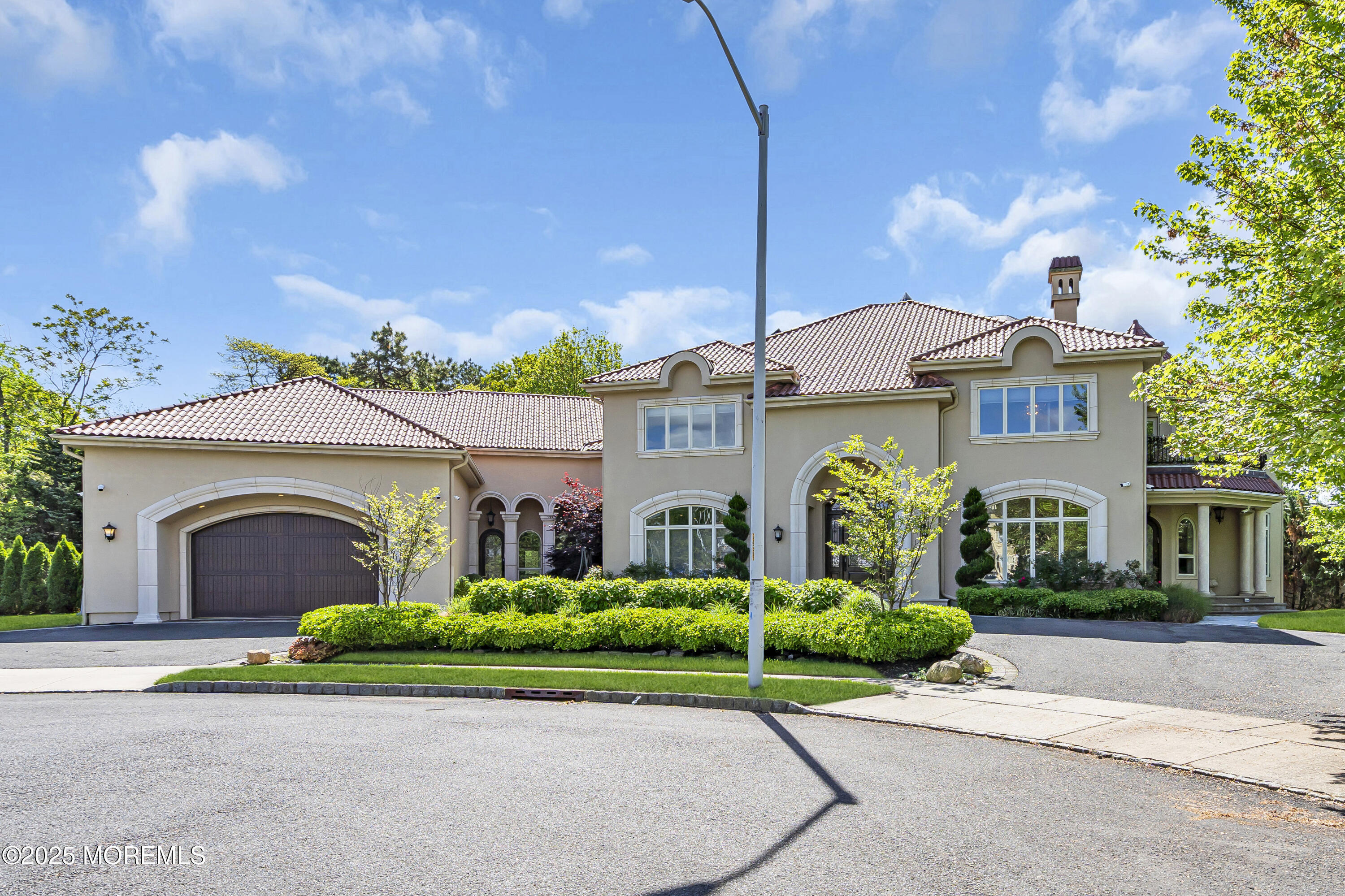 Property Photo:  5 Champlain Court  NJ 08701 
