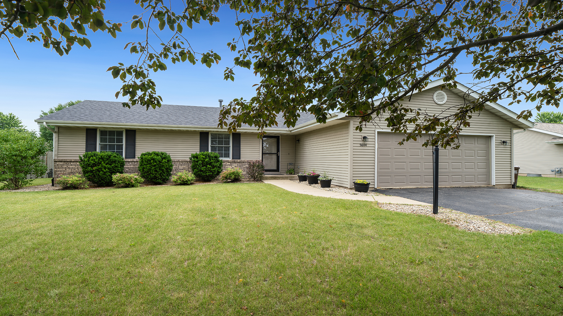 Property Photo: 5604 Longest Drive IL 61080