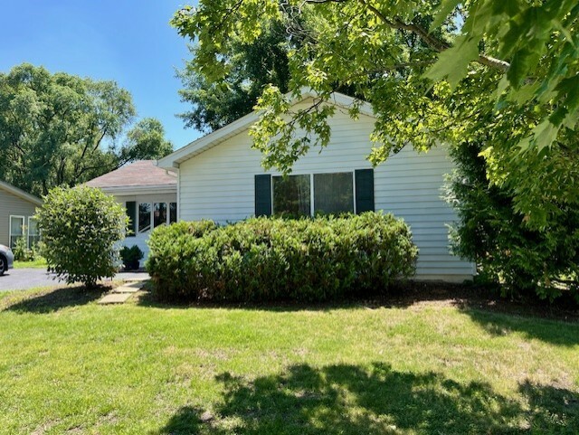 Property Photo: 3105 Fox Hill Road IL 60504