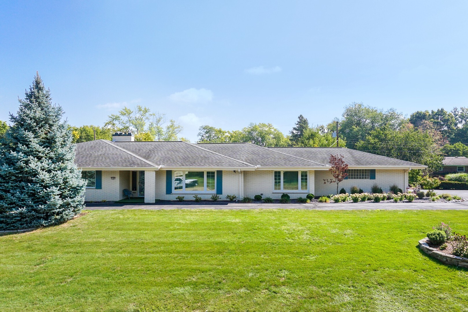 Property Photo: 10 Kent Drive IL 61761