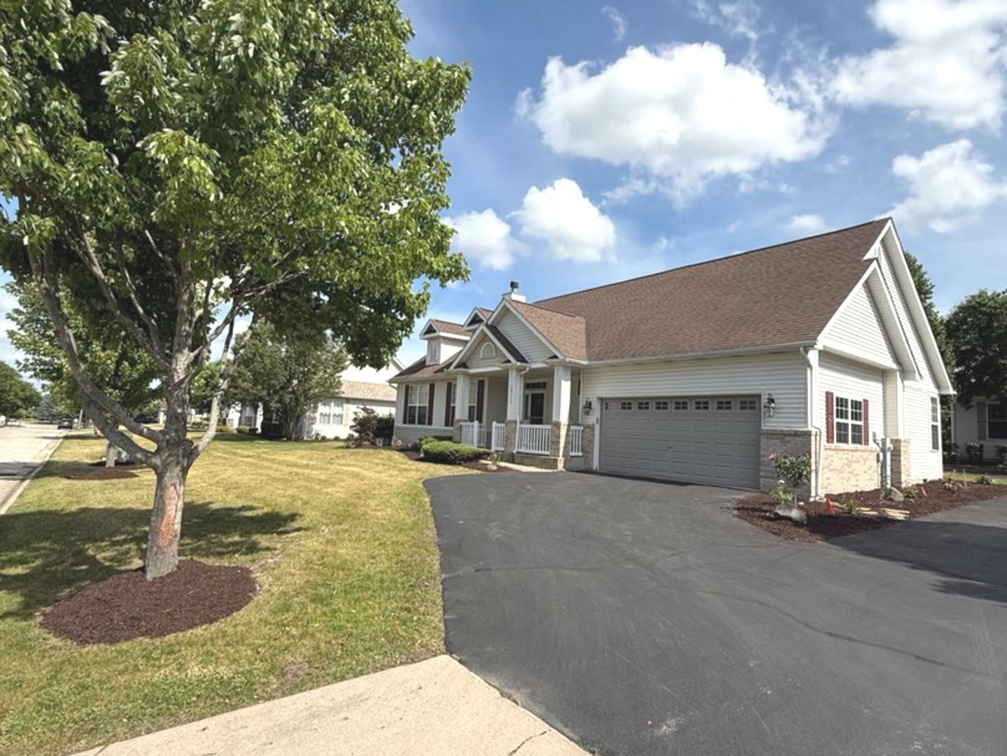 Property Photo: 1711 Devonshire Lane IL 60404