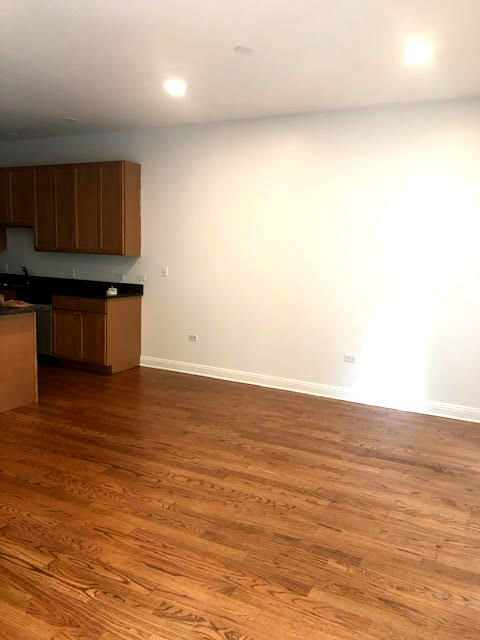 Property Photo: 830 W Leland Avenue 101 IL 60640