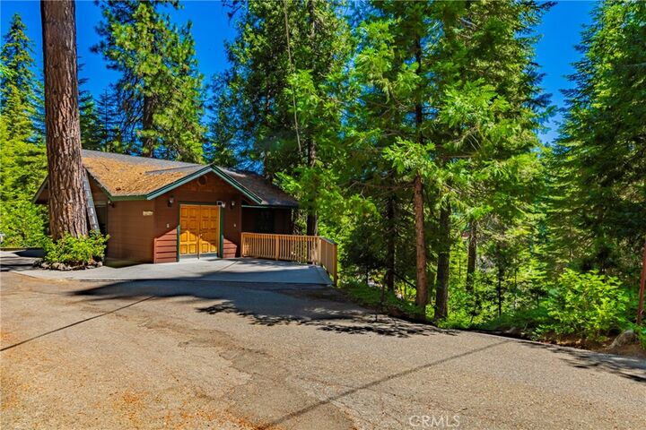 Property Photo: 1174 Railroad Lane CA 93623