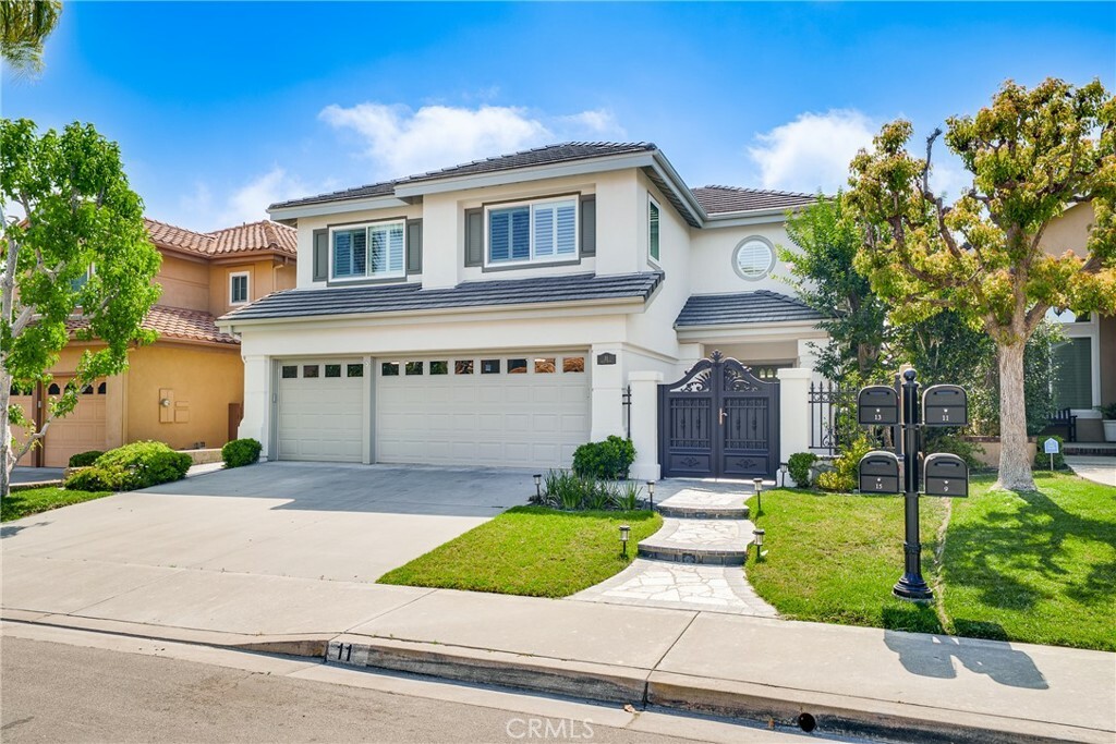 Property Photo: 11 High Bluff CA 92677