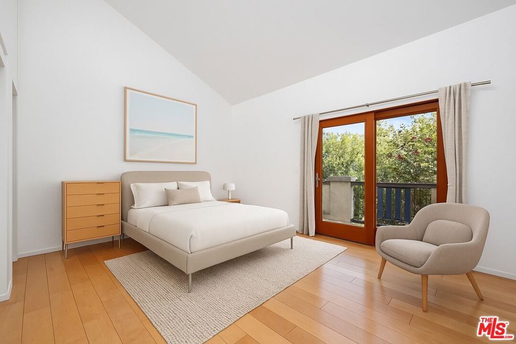 Property Photo: 2016 Euclid Street 15 CA 90405