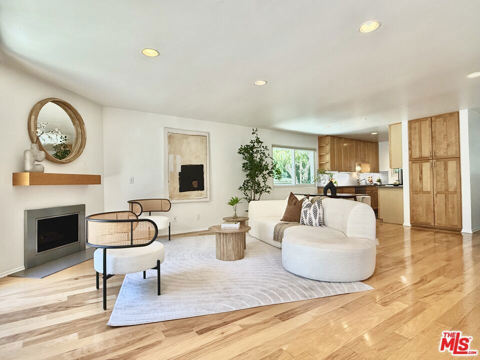 Property Photo:  2016 Euclid Street 15  CA 90405 