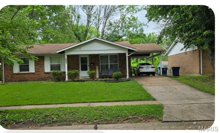 Property Photo: 2106 Kingsford Drive MO 63031