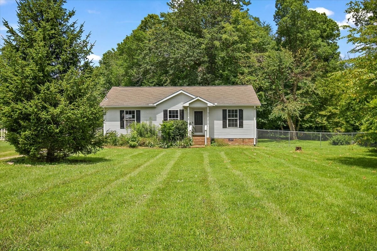 Property Photo: 107 Willow Ct TN 37148