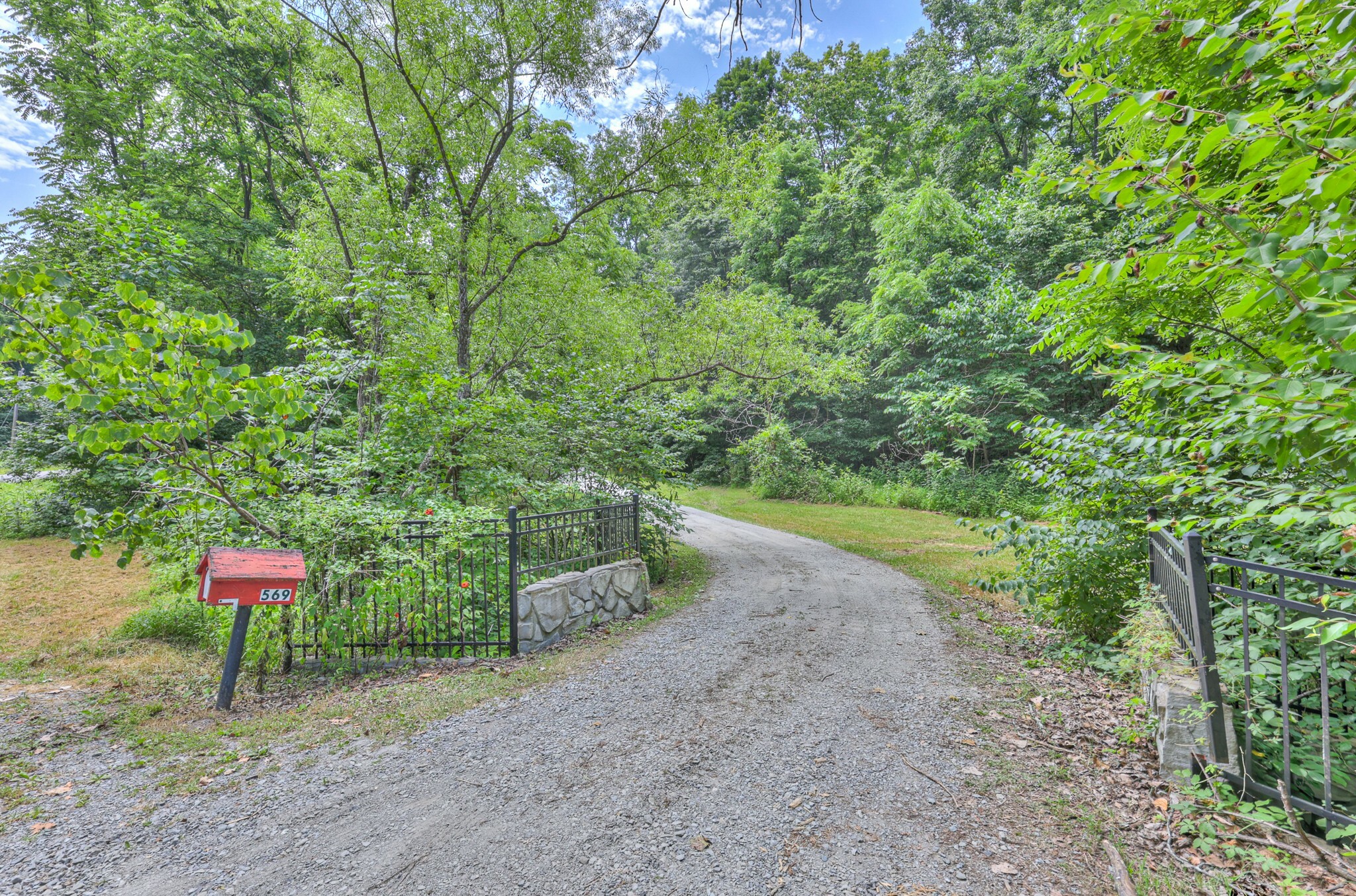 Property Photo: 569 Hogans Branch Rd TN 37075