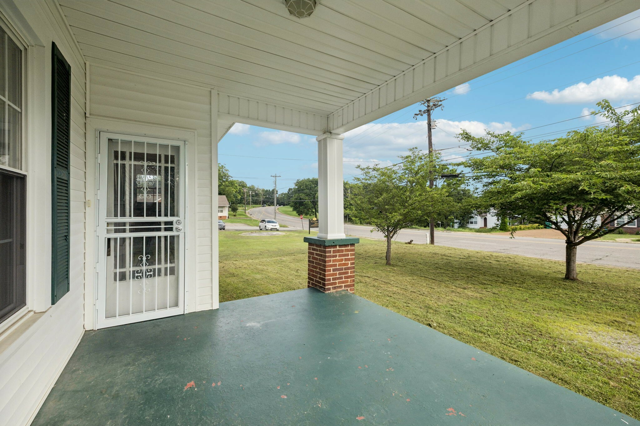Property Photo: 1221 W Commerce St W TN 37091
