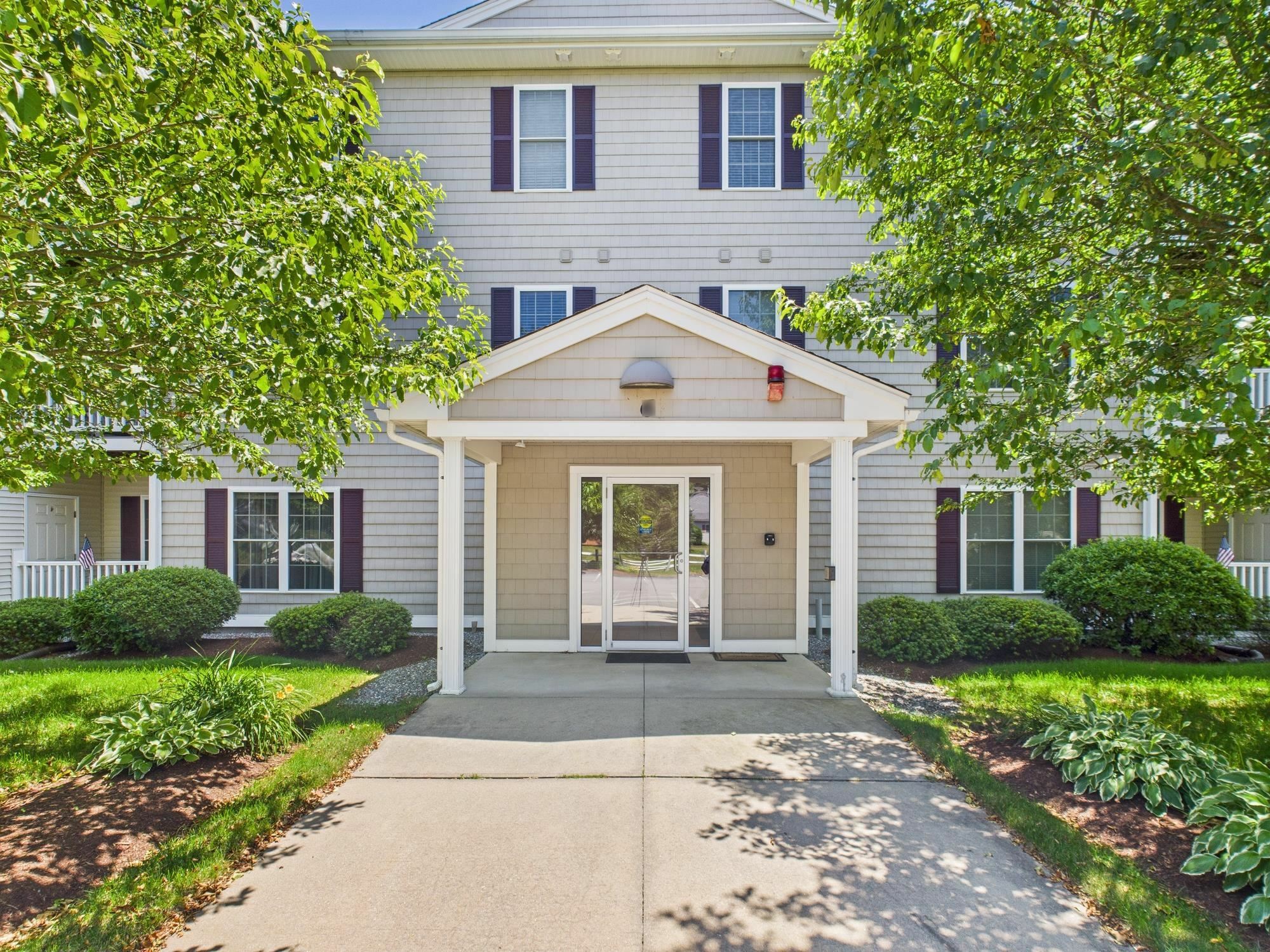 Property Photo: 6 Stearns Lane NH 03054