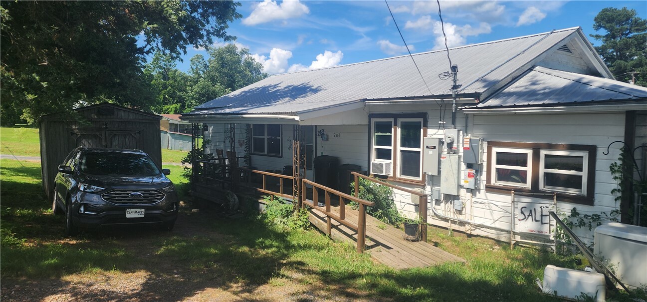 Property Photo: 204 Glade Street AR 72650