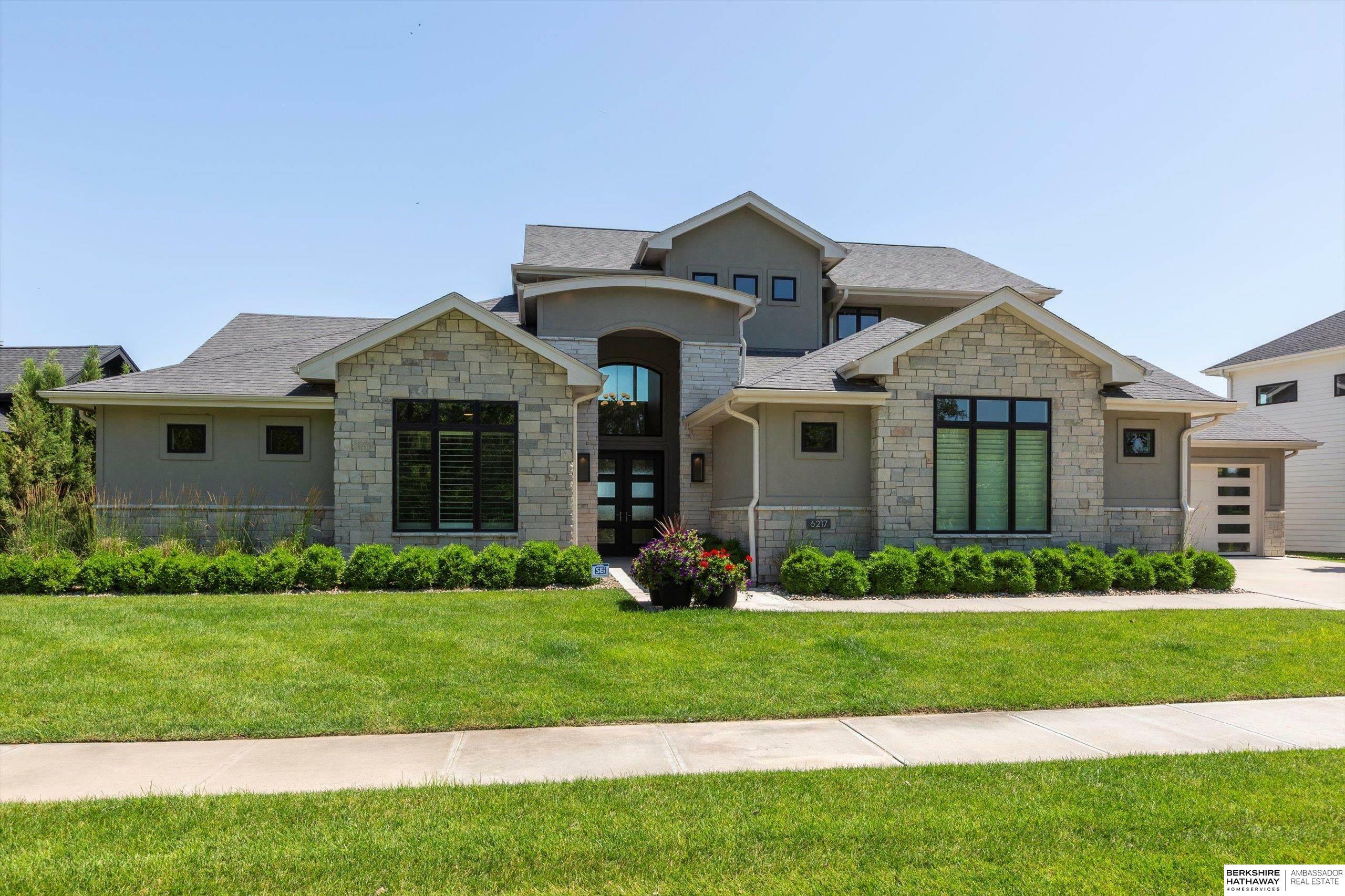 Property Photo: 6217 N 295th Street NE 68064