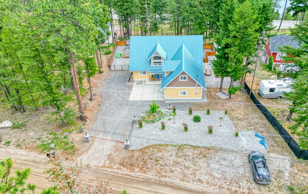 Photo de la propriété:  7271 Dunwaters Road  BC V1Z 3W4 
