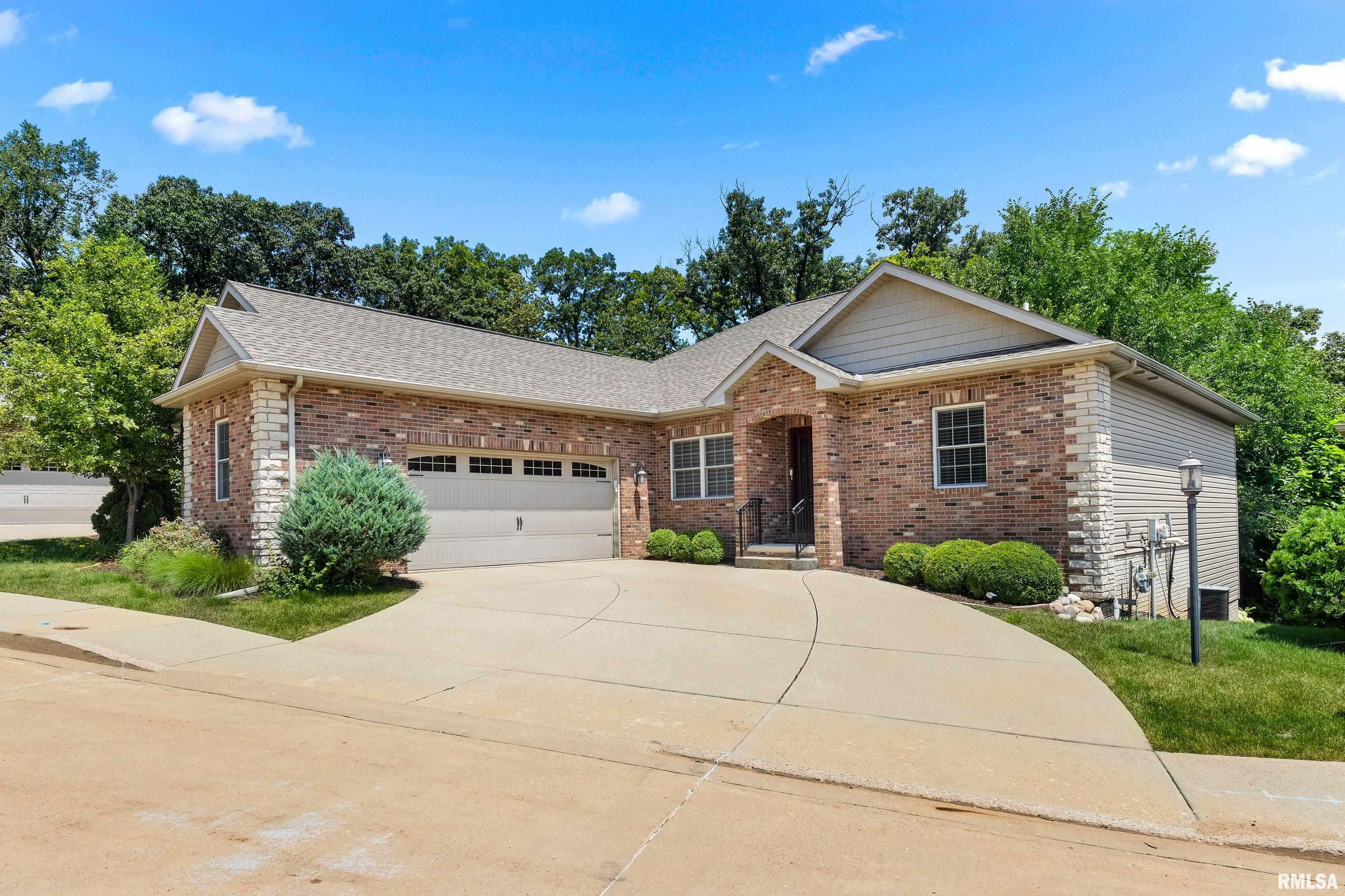 Property Photo: 2627 W Lake Pointe Terrace IL 61614