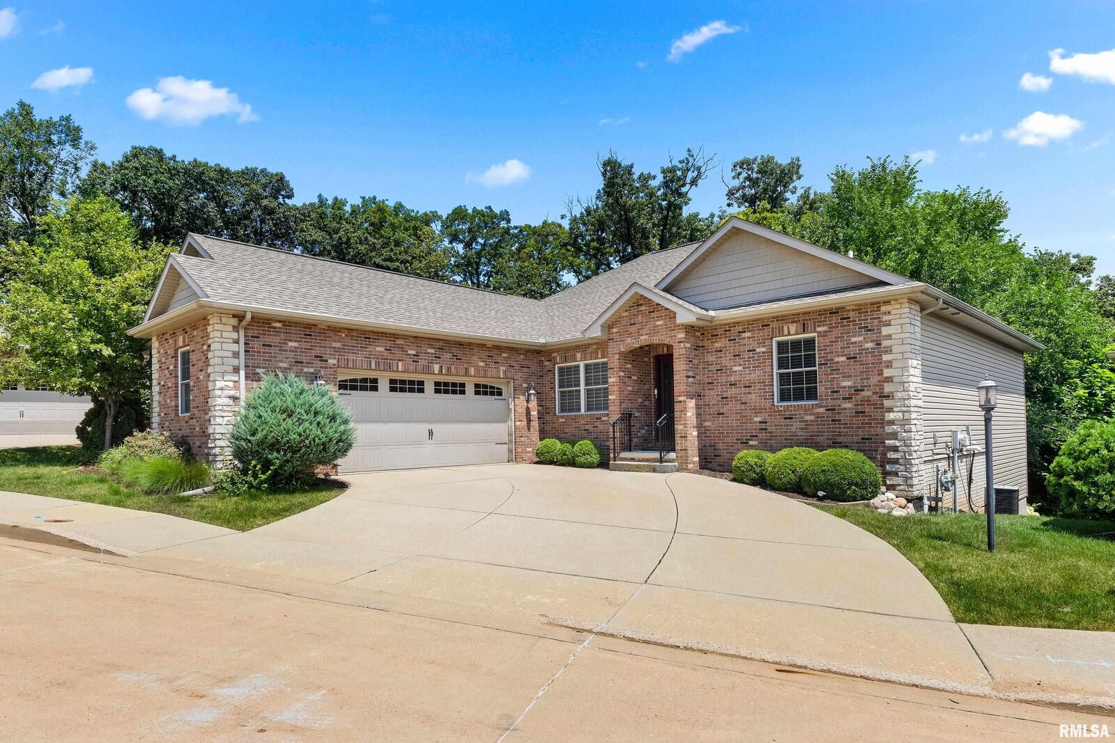 Property Photo:  2627 W Lake Pointe Terrace  IL 61614 