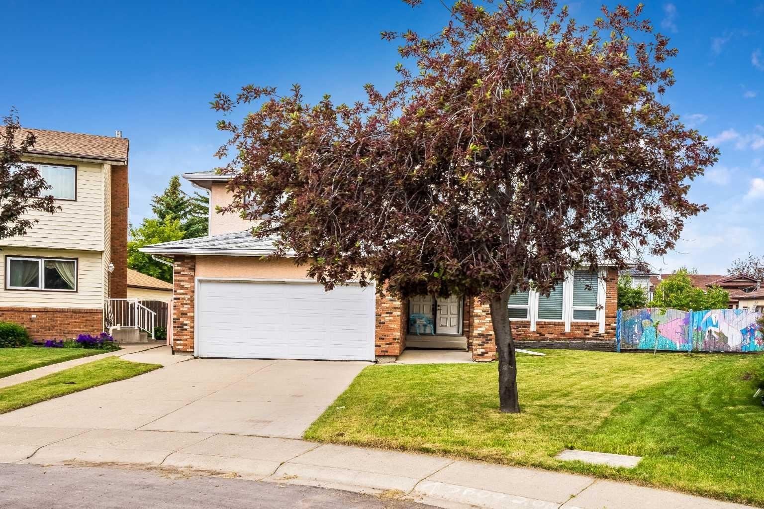 Property Photo: 28 Whiteridge Place NE AB T1Y 2Y6