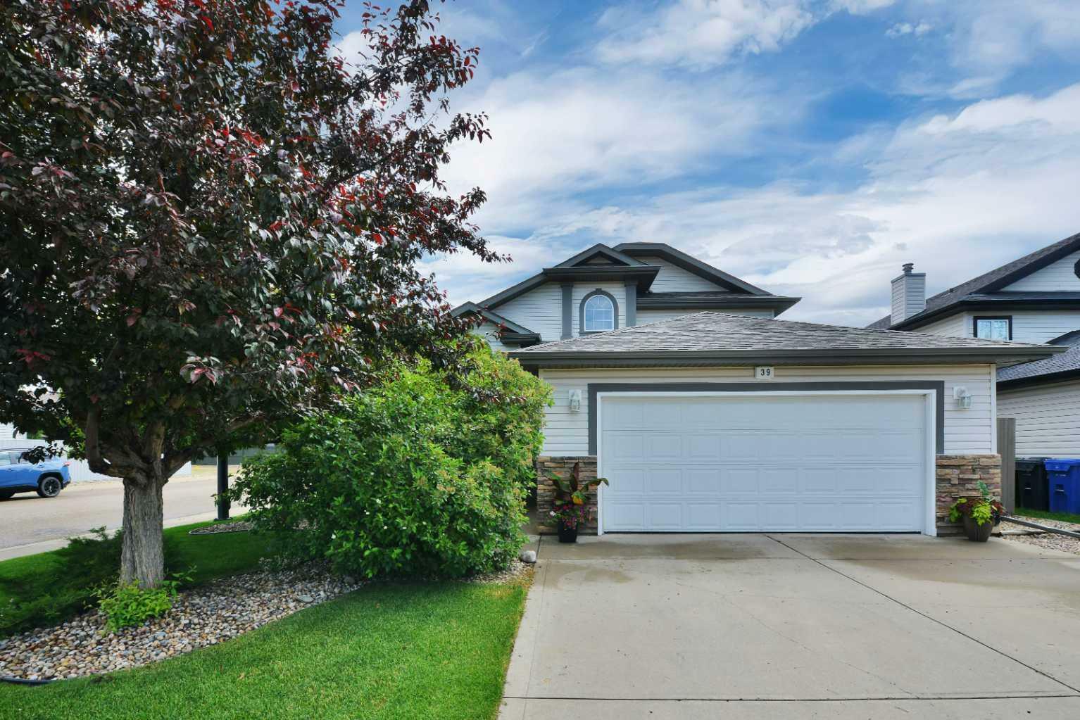 39 Assinger Avenue  Red Deer AB T4R 3L4 photo