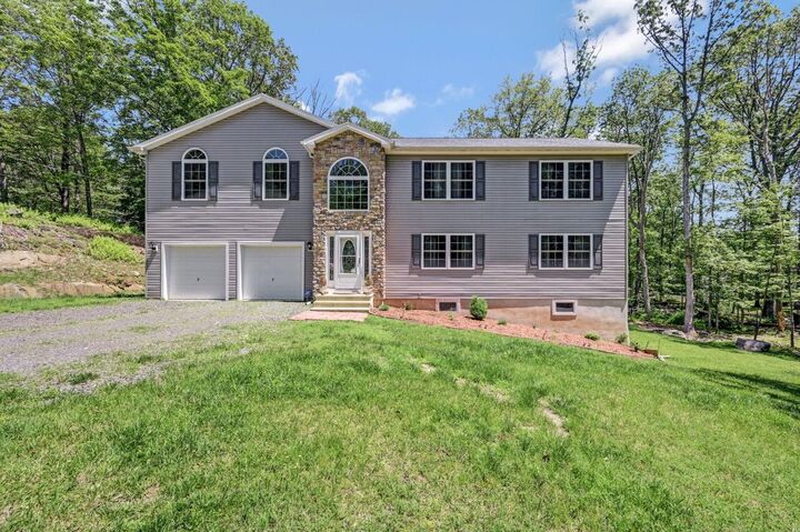 Property Photo:  631 Sunglo Lane  PA 18332 