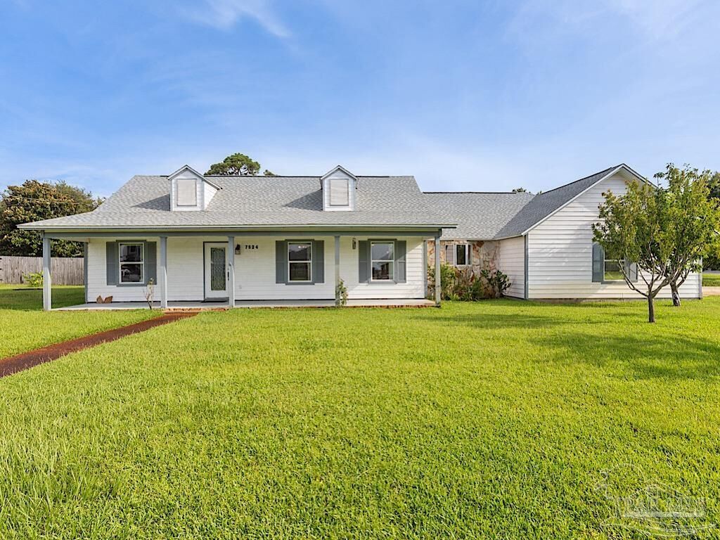 Property Photo: 7524 North Shores Dr FL 32566