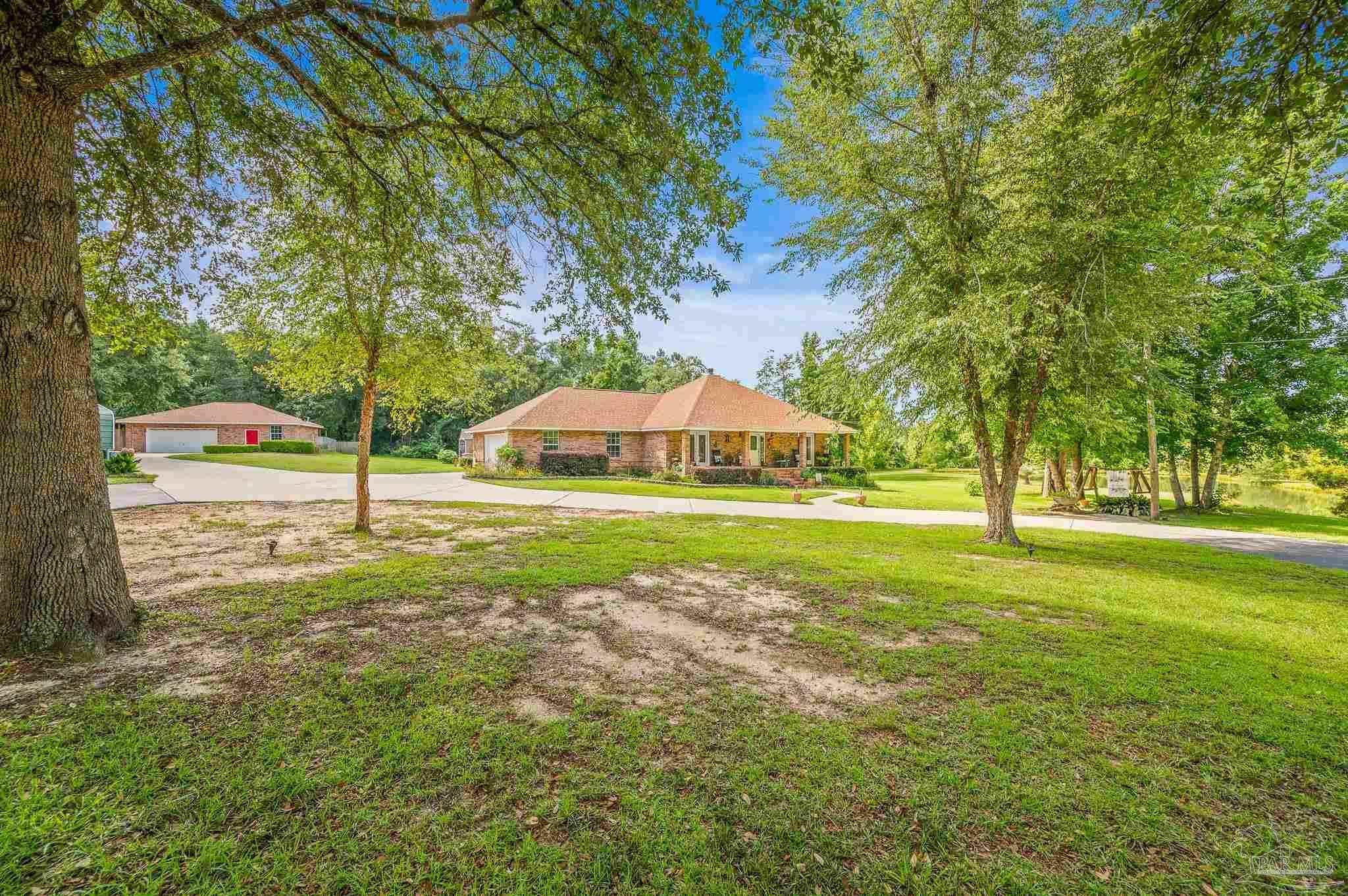 Property Photo: 6552 Emerald Forest Dr FL 32570