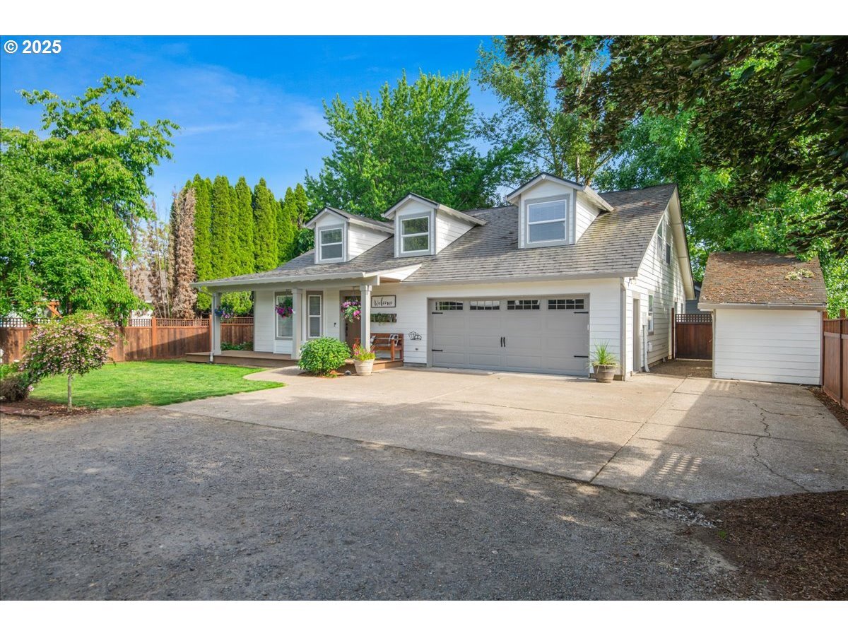 Property Photo: 223 N Balm St OR 97148