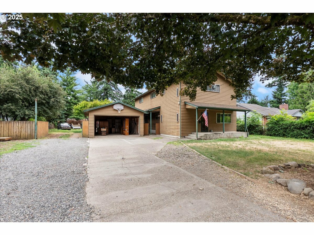 Property Photo:  6108 SE Tenino St  OR 97206 