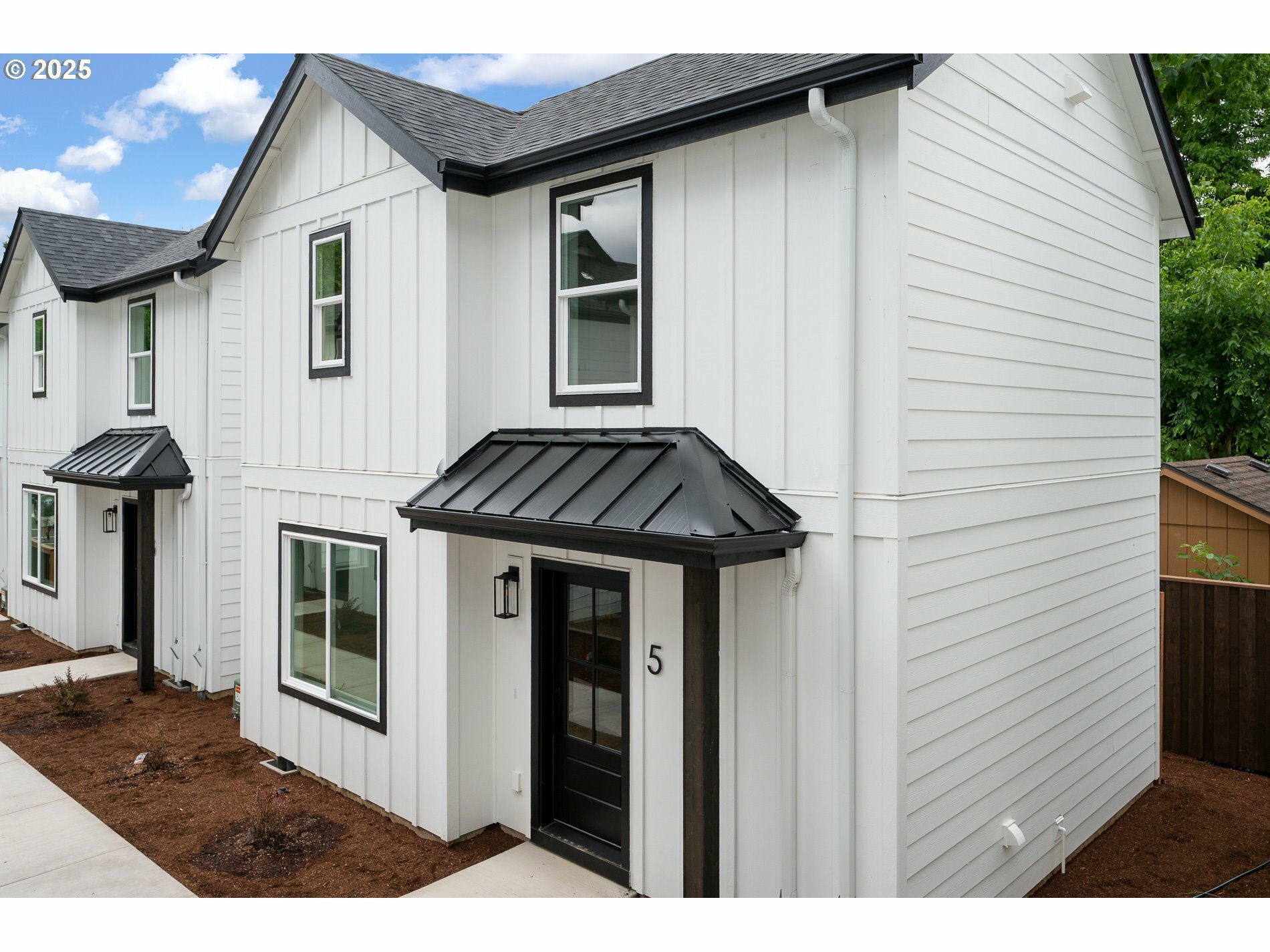 Property Photo: 4103 SE Olsen St 5 OR 97222