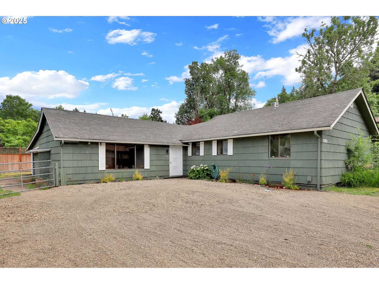 Property Photo: 2785 Riverview St OR 97403