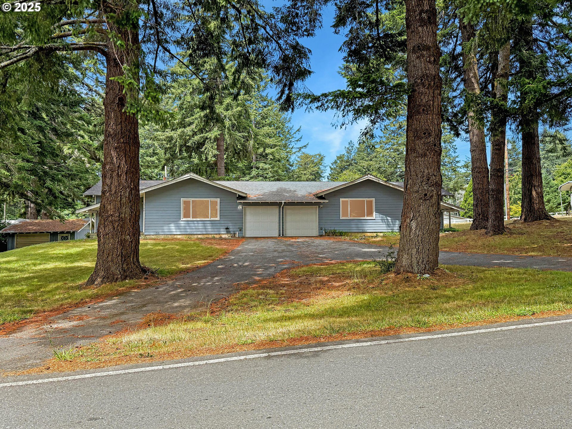 Property Photo: 17144 Parkview Dr OR 97415