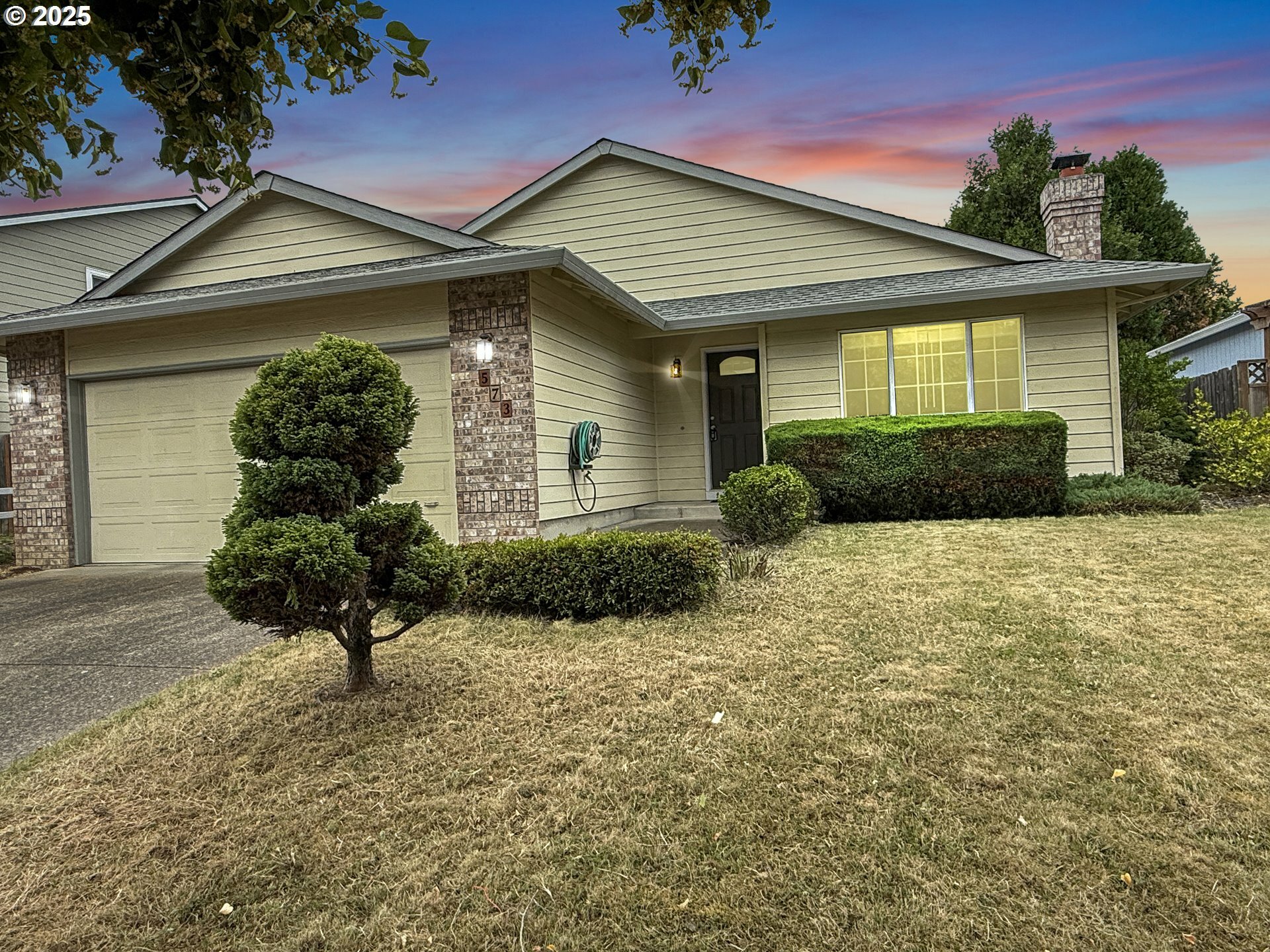 Property Photo:  573 SE 73rd Ave  OR 97123 