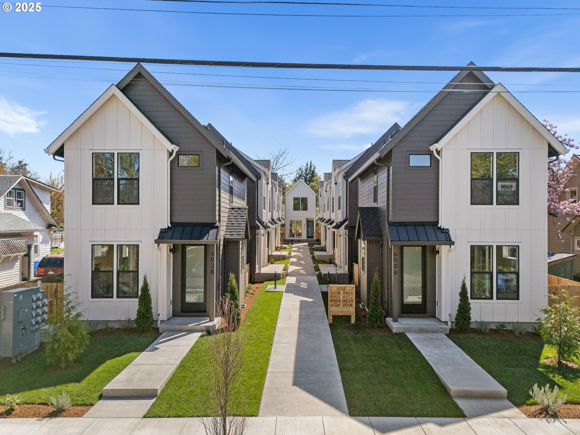 Property Photo:  6020 NE Mason St 9  OR 97218 