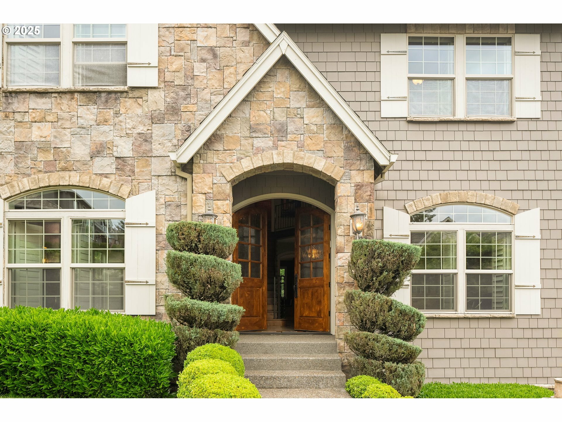 Property Photo:  8342 NW Cedar Ln  OR 97229 