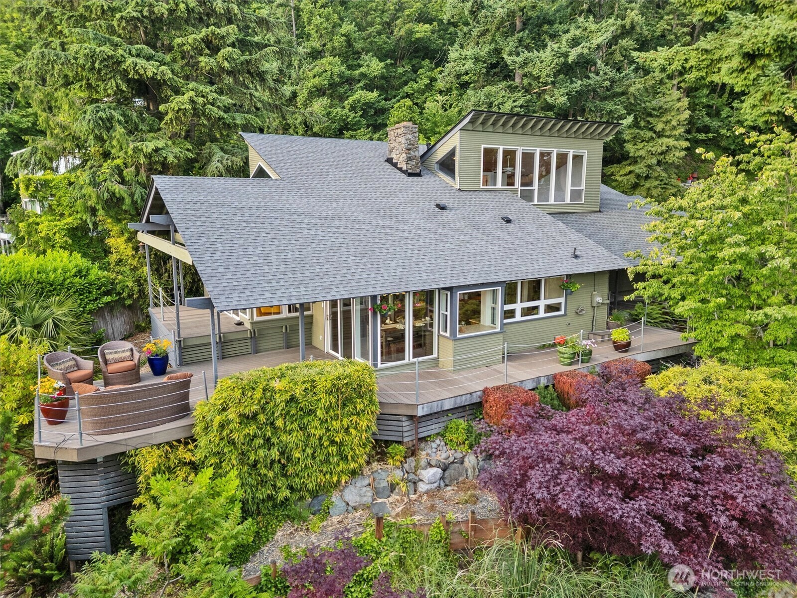 Property Photo: 10214 47th Avenue SW WA 98146