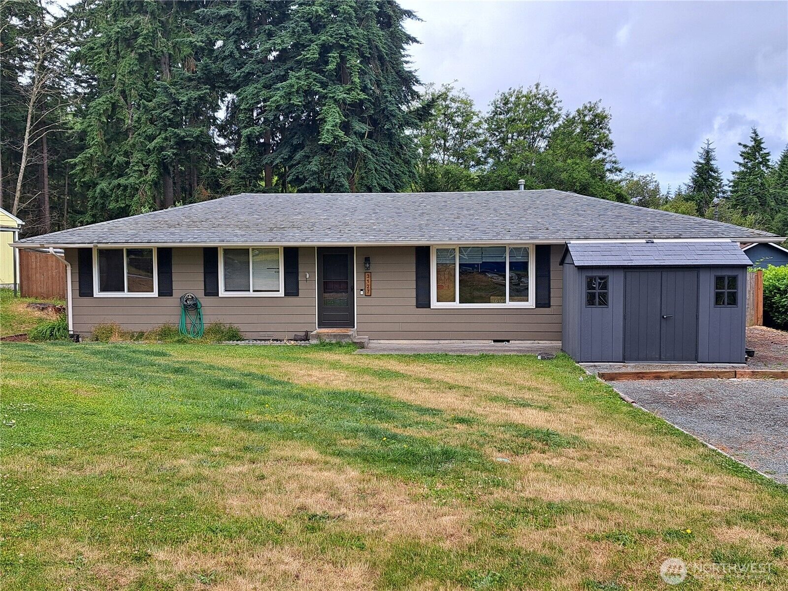 Property Photo:  3127  Summit Boulevard  WA 98277 