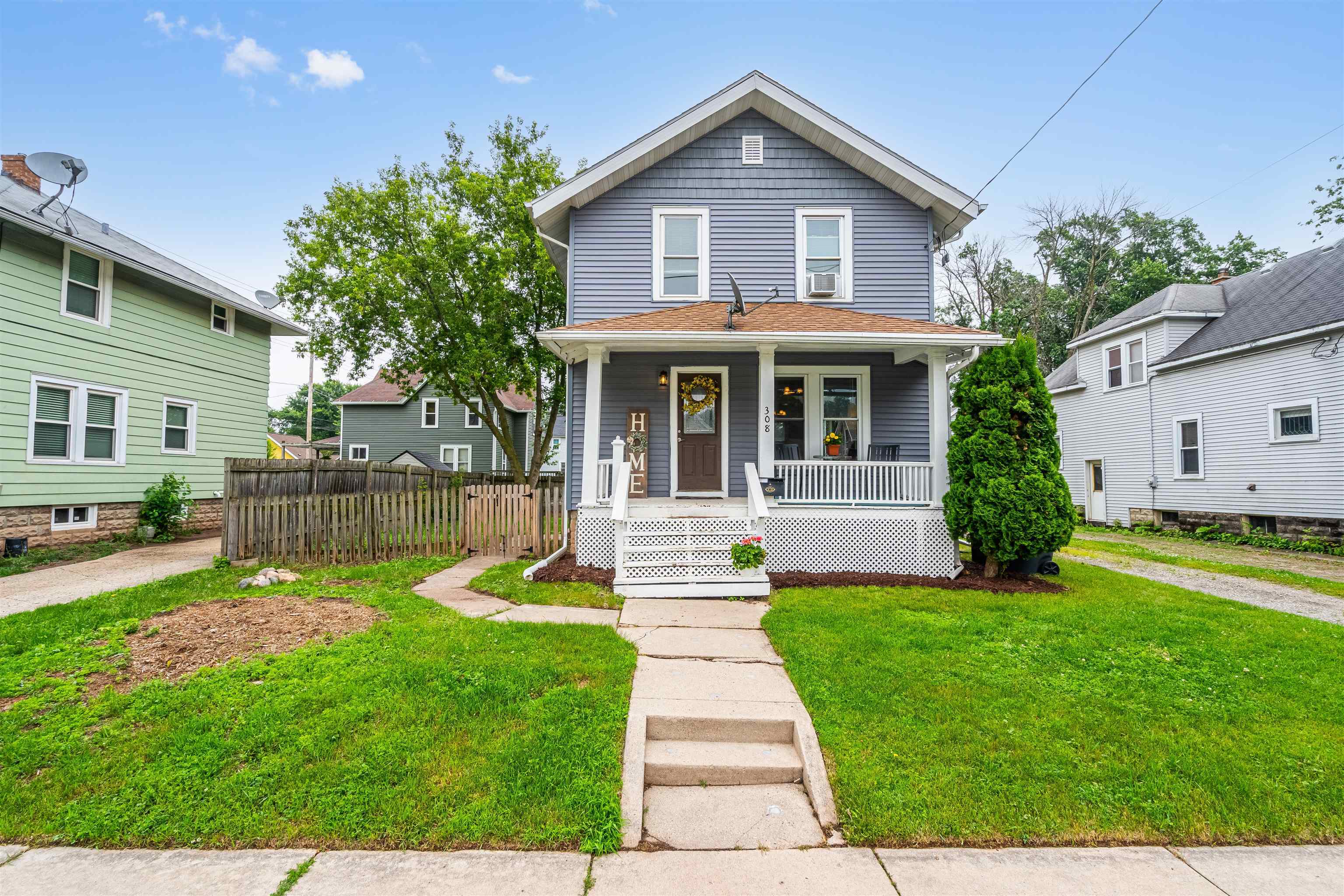 Property Photo: 308 Van Street WI 54956-2466