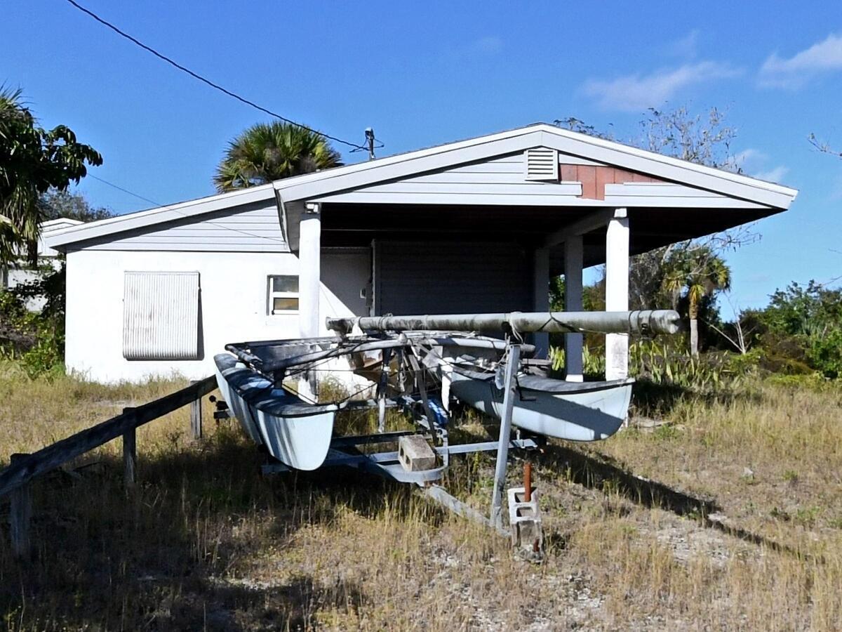 Property Photo: 200 River Palm Drive FL 34946