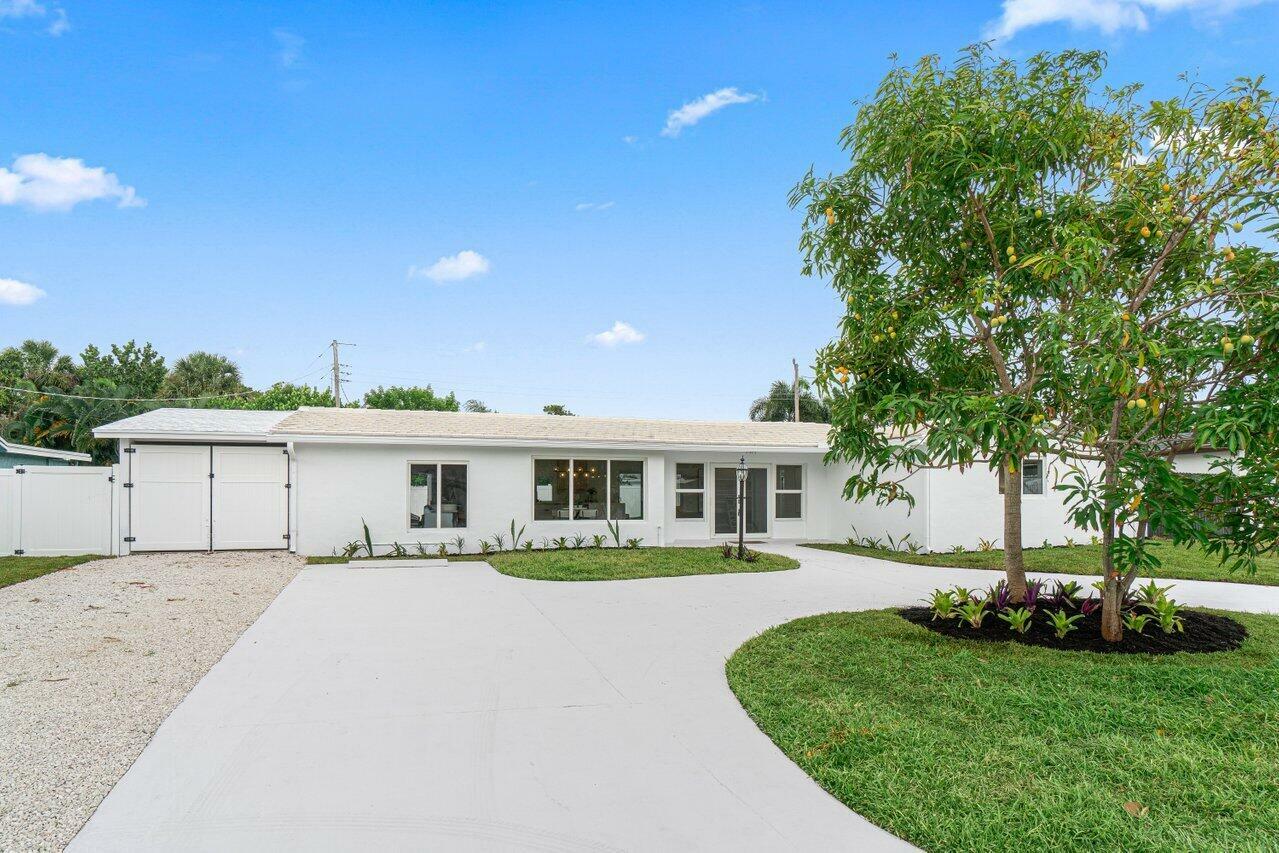 Property Photo: 723 SW 25th Avenue FL 33435