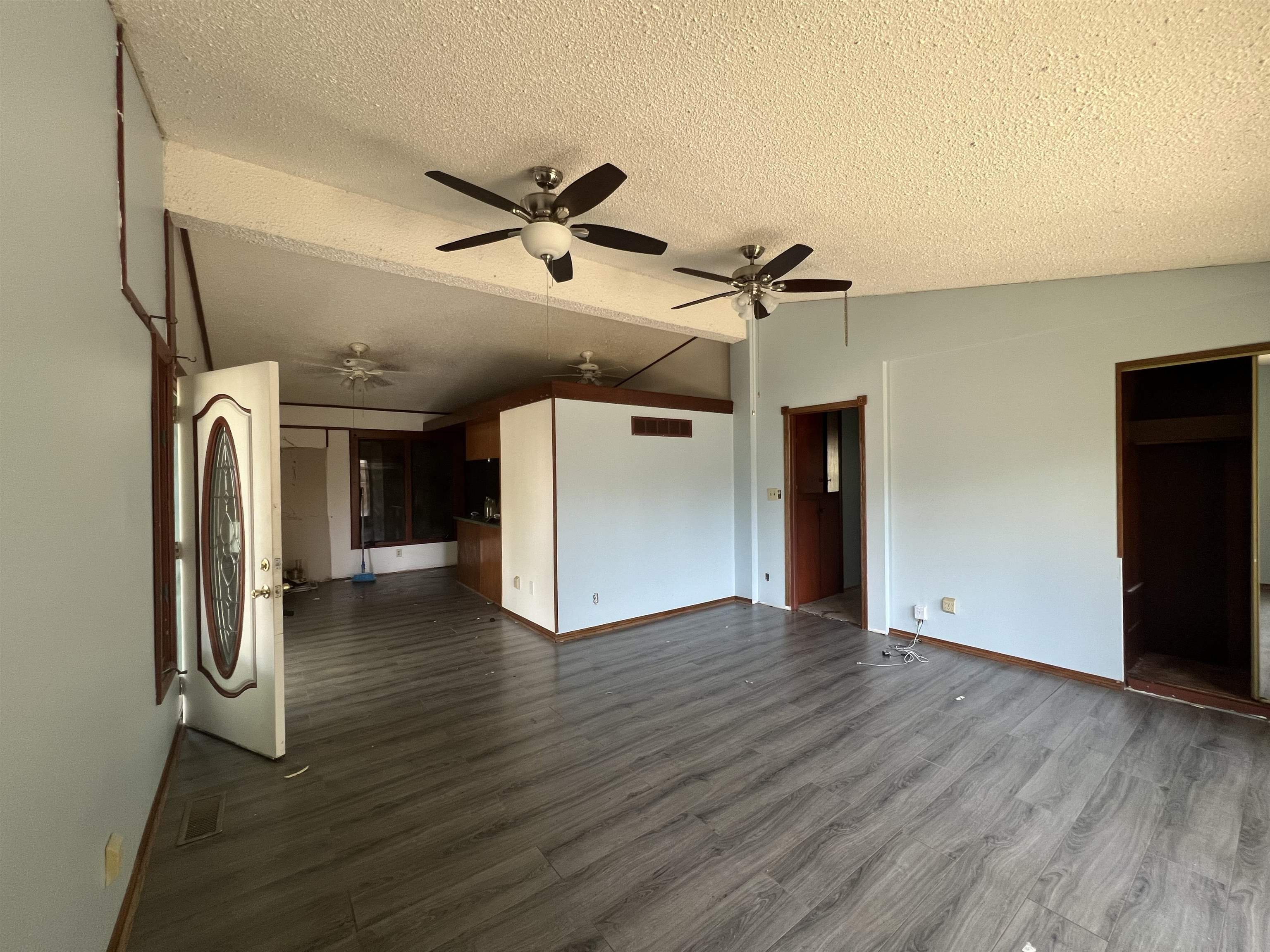 Property Photo: 980 N Brownthrush Ln KS 67212