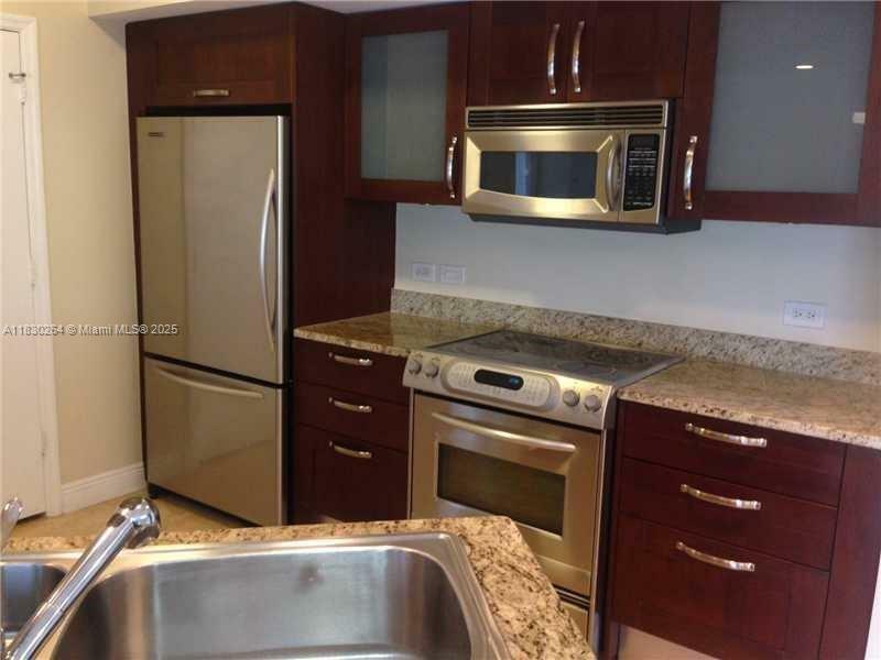 Property Photo: 19900 E Country Club Dr 806 FL 33180