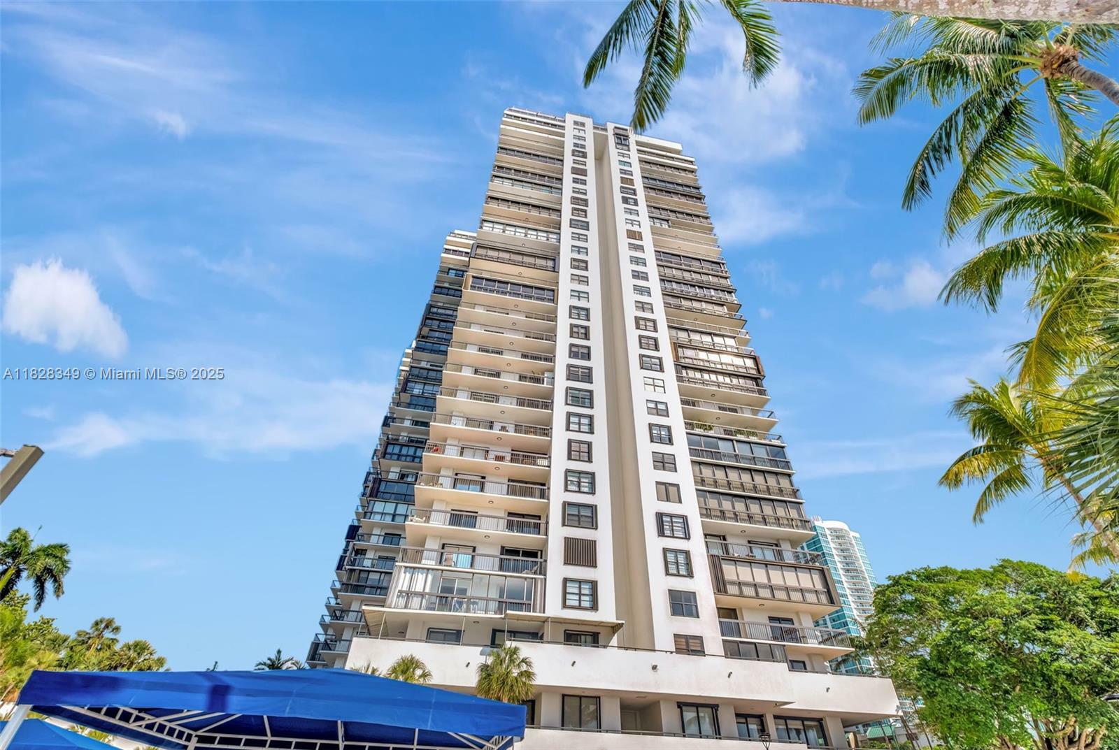 Property Photo:  2333 Brickell Ave 305  FL 33129 