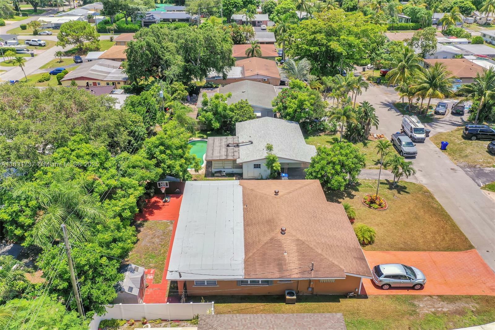 Property Photo:  2201 N 57th Ter  FL 33021 