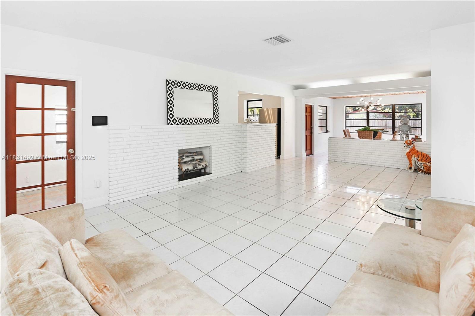 Property Photo:  1105 N 31st Ct  FL 33021 