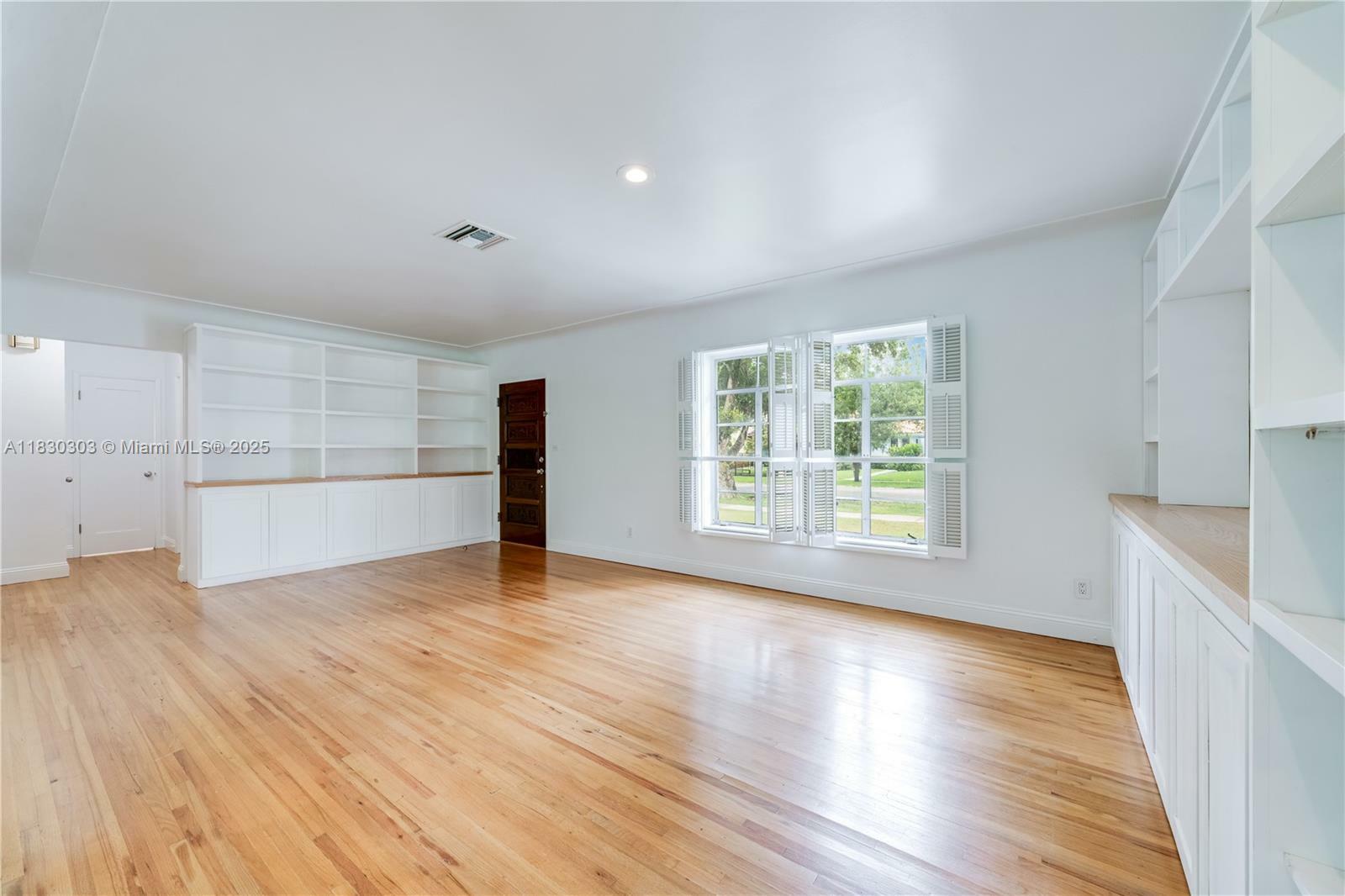 Property Photo: 431 Gerona Ave FL 33146