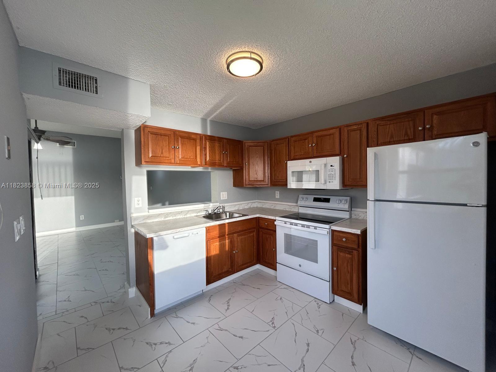 Property Photo: 1300 S Franklin Ave 1300D FL 33034