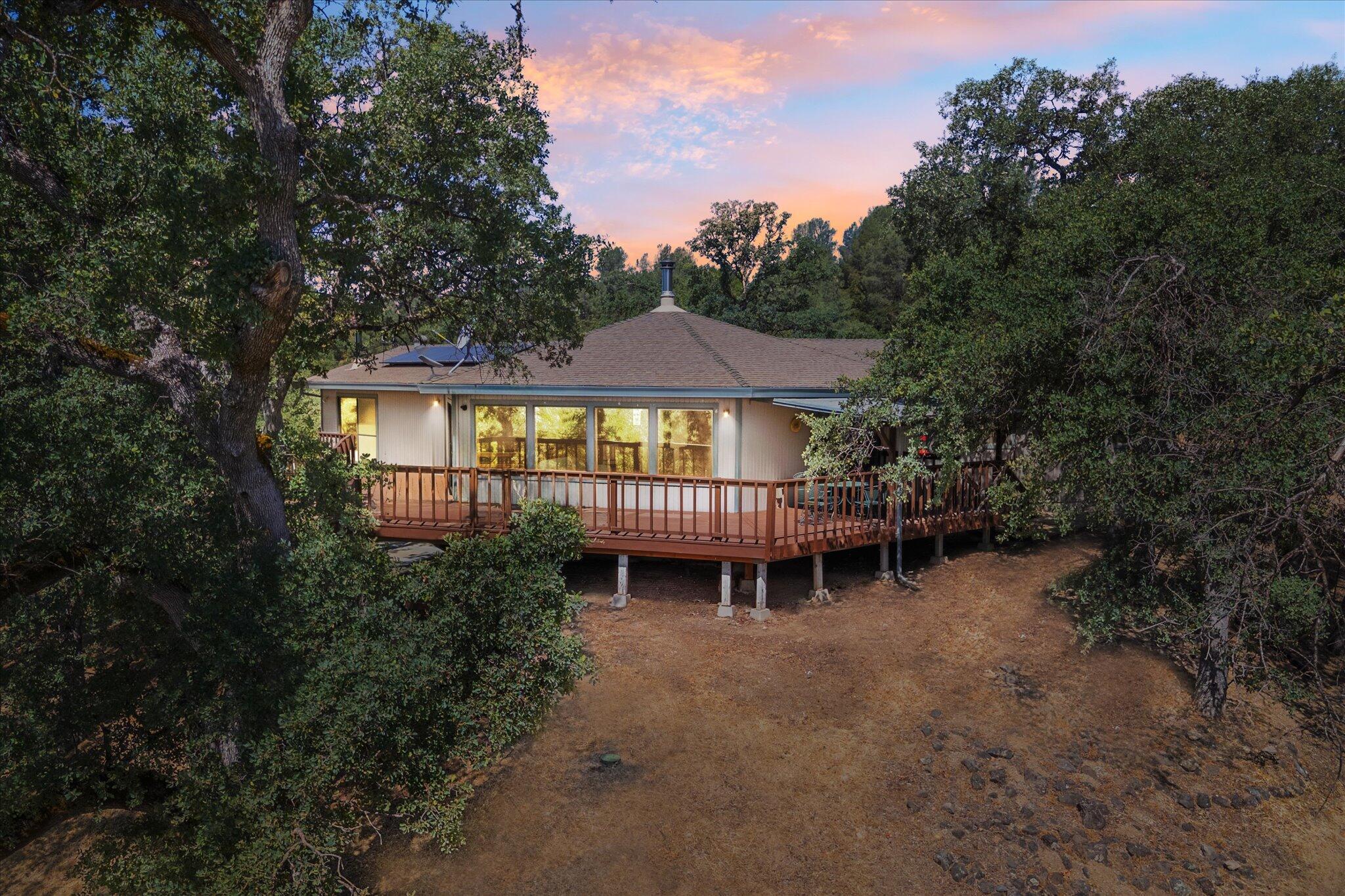 Property Photo: 9754 Oak Run Road CA 96069