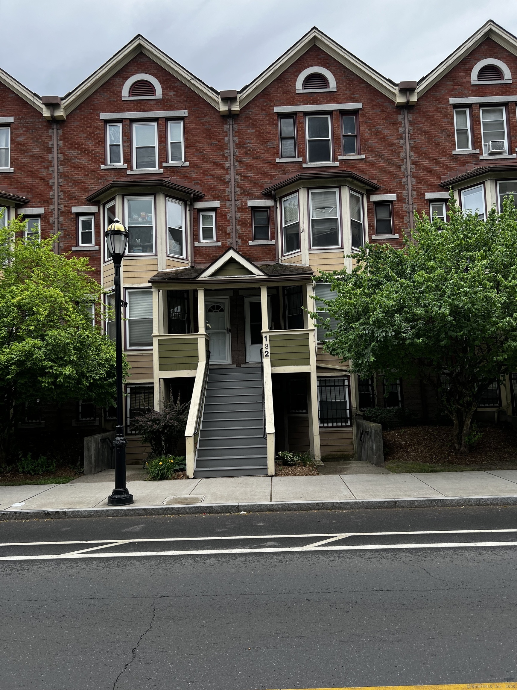 132 Maple Avenue B  Hartford CT 06114 photo